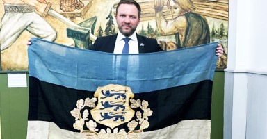 1944. aastal Kadrioru lossi lipumastist päästetud Eesti lipp jõudis Sydneyst Eestisse