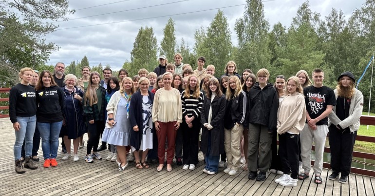Väliseesti noortel käis eesti keele ja kultuuri laagris külas ka haridus- ja teadusminister Kristina Kallas.