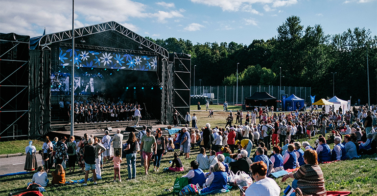 Global Estonian | Over 3,000 attend Narva August 20 song and dance festival