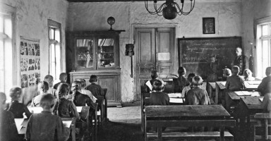 Eesti väljarändajate Salme kool Mustamere kubermangus aastal 1912. 