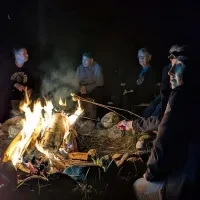 lõkke ääres laulmine