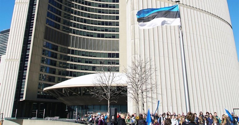 The diaspora community raising the Estonian flag at Toronto City Hall in Nathan Phillips Square on Estonian Independence Day. February 24, 2024. Source: Paul and Kai Kiilaspea/eestielu.ca