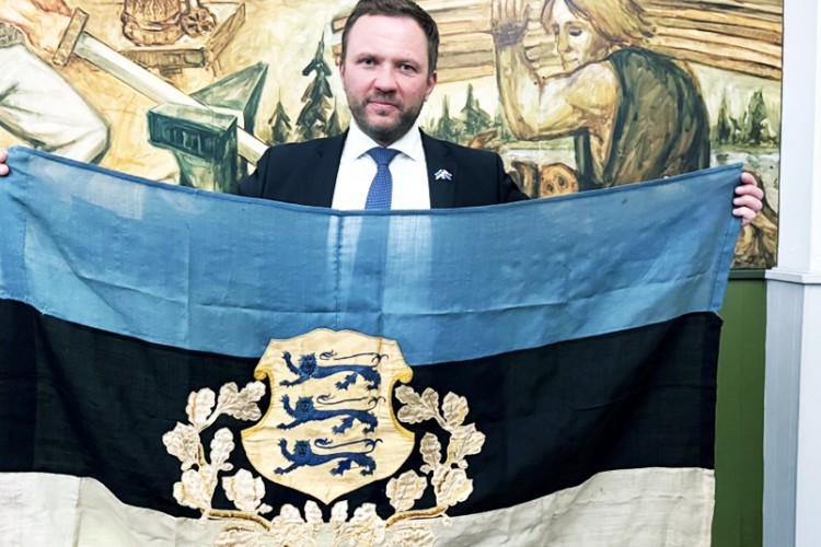 1944. aastal Kadrioru lossi lipumastist päästetud Eesti lipp jõudis Sydneyst Eestisse